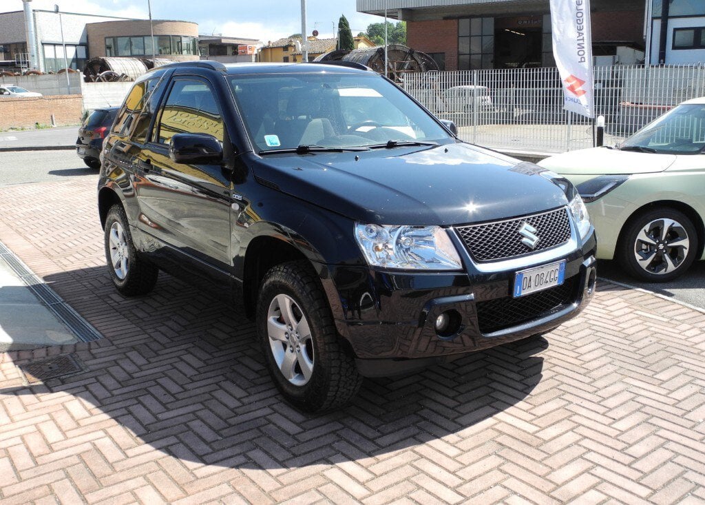 Suzuki Grand Vitara 1.9 DDiS 3 porte (1/16)