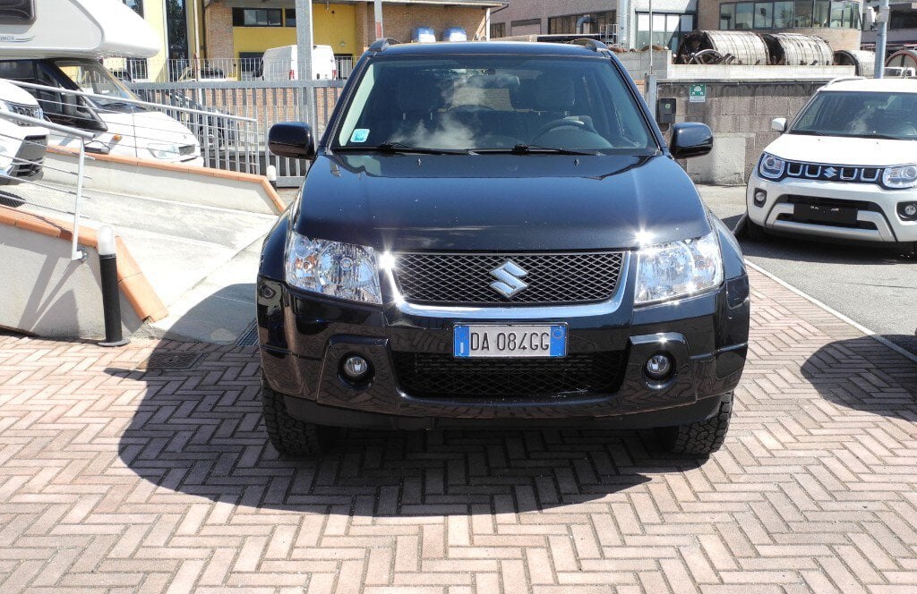 Suzuki Grand Vitara 1.9 DDiS 3 porte (2/16)