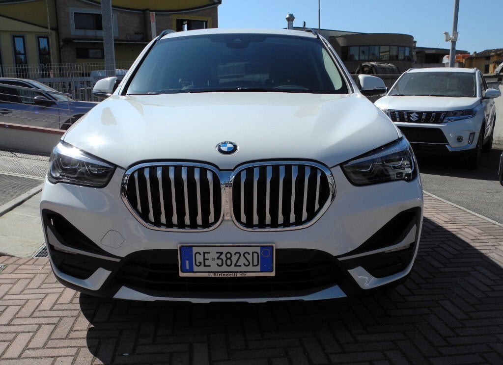 BMW X1 sDrive18d xLine (2/14)