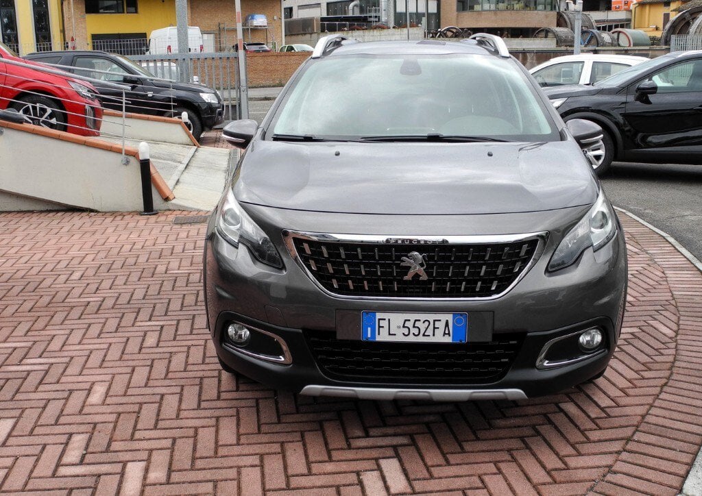 Peugeot 2008 BlueHDi 100 Allure (2/20)