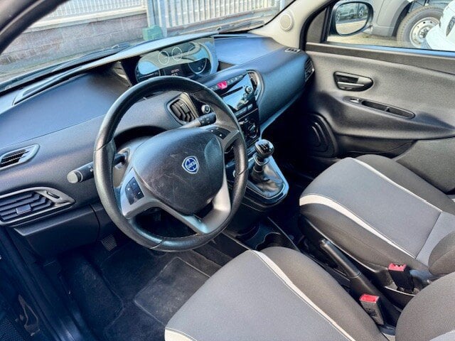 Lancia Ypsilon 0.9 TwinAir 85 CV 5 porte Metano Ecochic Elefantino (7/14)