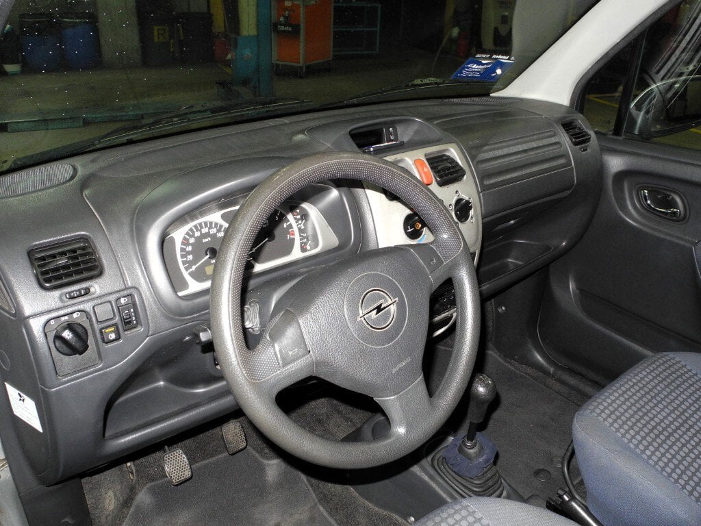 Opel Agila 1.0 12V Club (7/10)