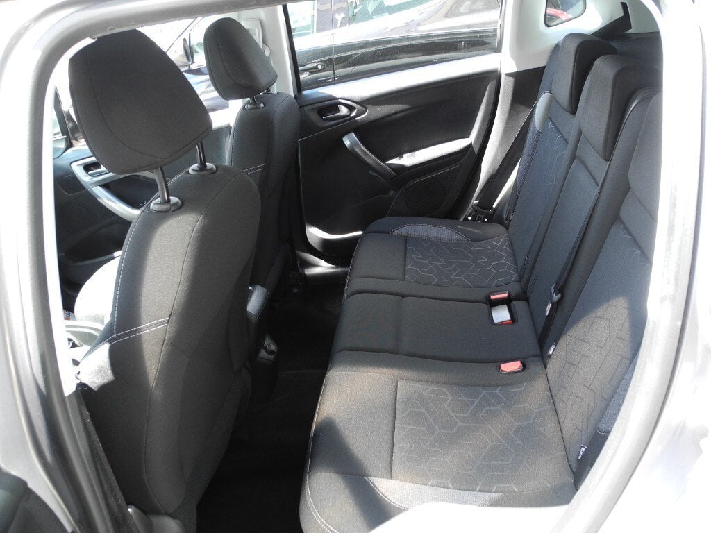 Peugeot 2008 BlueHDi 75 Active (5/10)