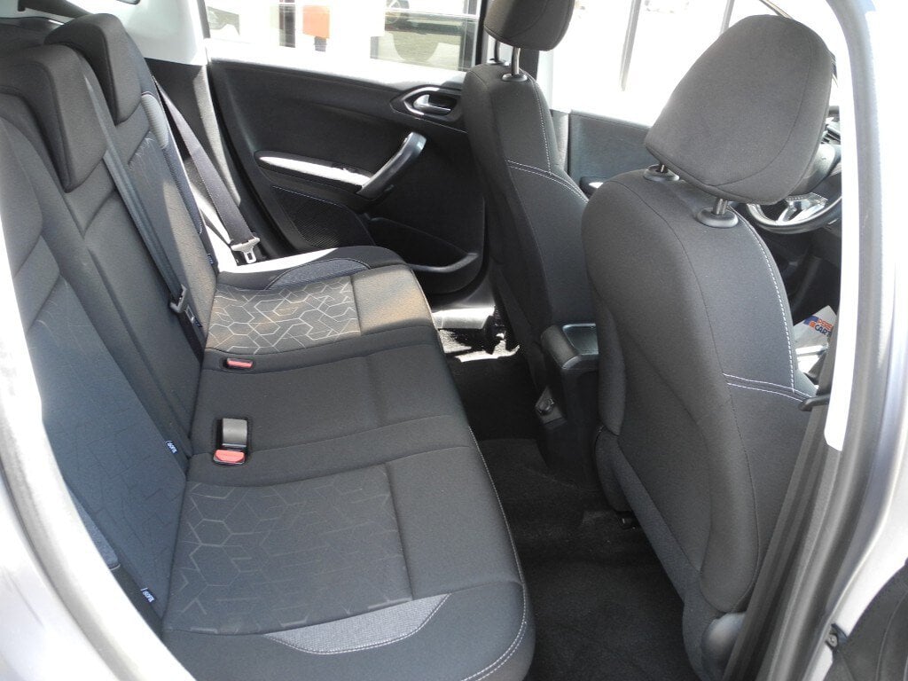 Peugeot 2008 BlueHDi 75 Active (6/10)