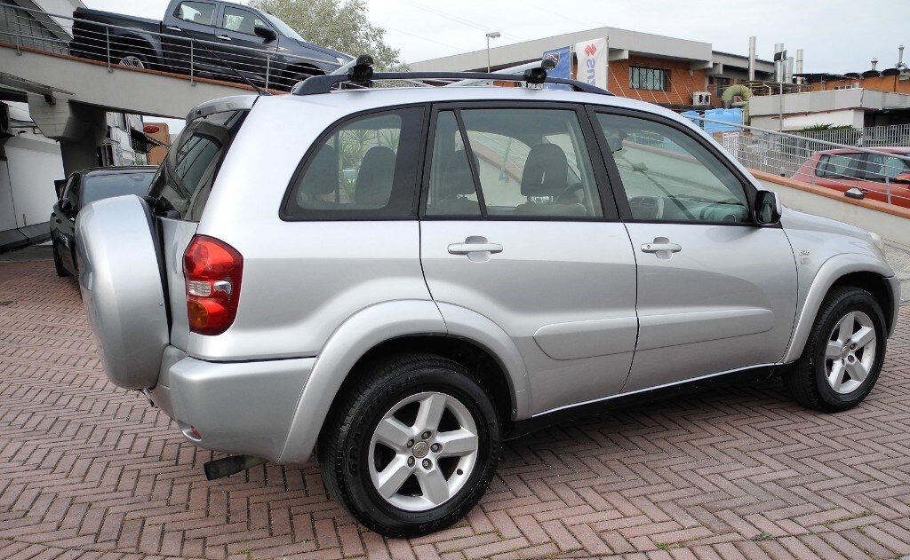 TOYOTA RAV4 2ª serie RAV4 2.0 Tdi D-4D cat 5 porte Sol (3/6)