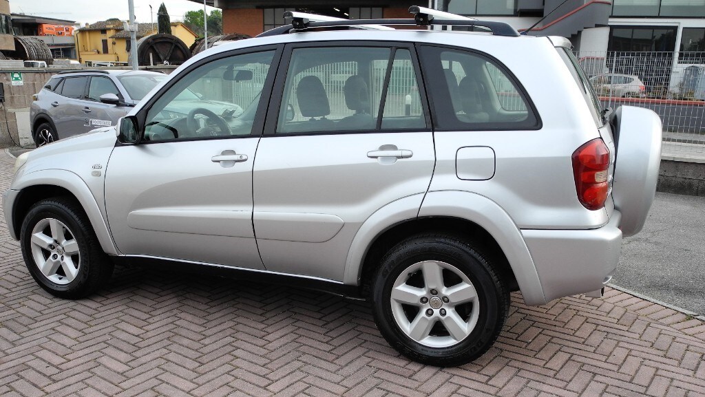 TOYOTA RAV4 2ª serie RAV4 2.0 Tdi D-4D cat 5 porte Sol (4/6)