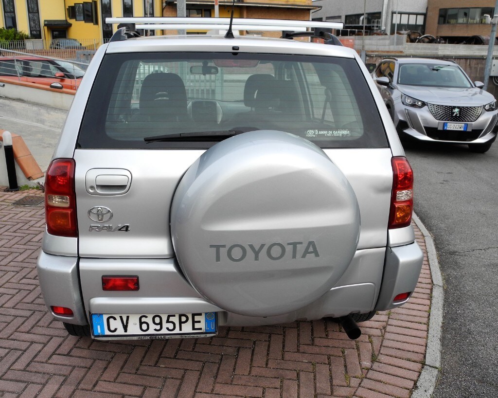 TOYOTA RAV4 2ª serie RAV4 2.0 Tdi D-4D cat 5 porte Sol (5/6)