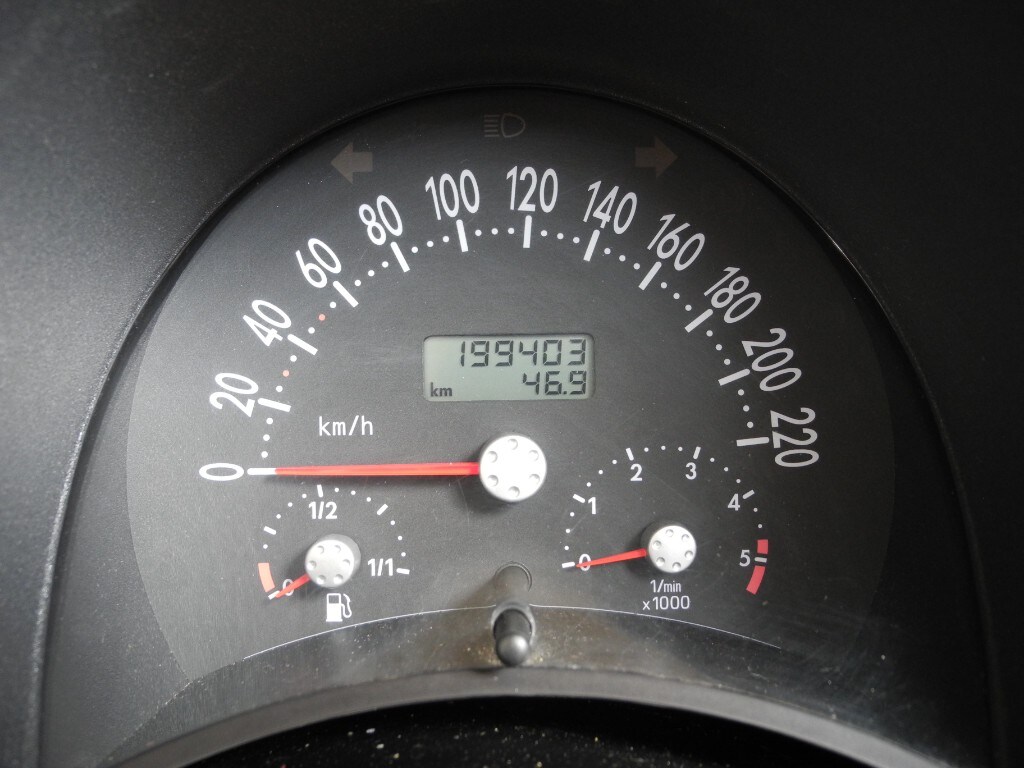 VOLKSWAGEN New Beetle 1.9 TDI 101CV Cabrio (9/15)