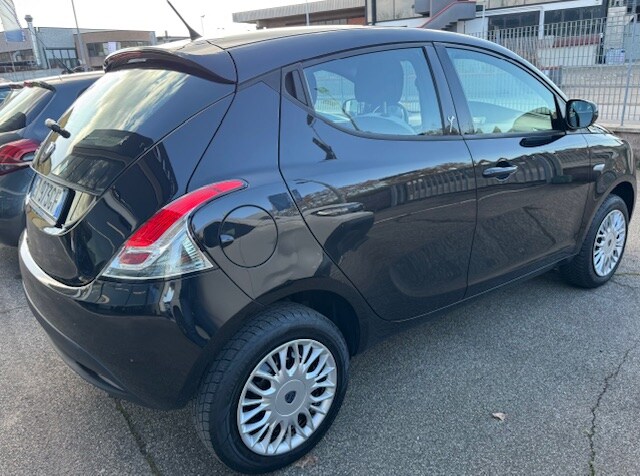 LANCIA Ypsilon 3ª serie Ypsilon 0.9 TwinAir 85 CV 5 porte Metano Ecochic Elefantino (4/14)