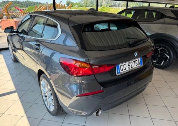 BMW Serie 1 (F40) 116d 5p. Business Advantage (5/13)