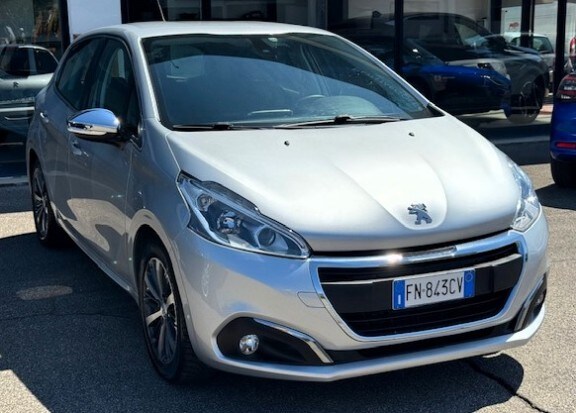 PEUGEOT 208 1° serie PureTech 82 5 porte Allure (1/12)