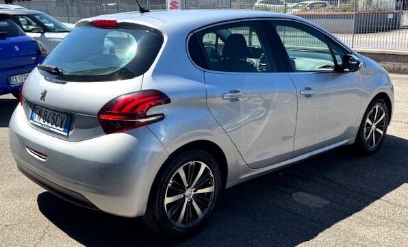 PEUGEOT 208 1° serie PureTech 82 5 porte Allure (2/12)