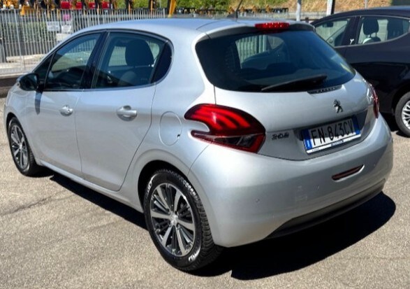 PEUGEOT 208 1° serie PureTech 82 5 porte Allure (3/12)