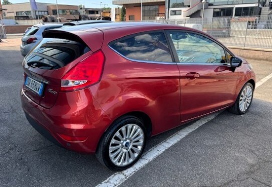 FORD Fiesta 6ª serie Fiesta 1.4 TDCi 68CV 3 porte Titanium (4/13)