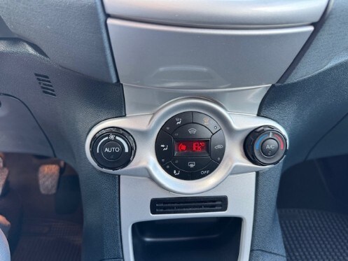 FORD Fiesta 6ª serie Fiesta 1.4 TDCi 68CV 3 porte Titanium (10/13)