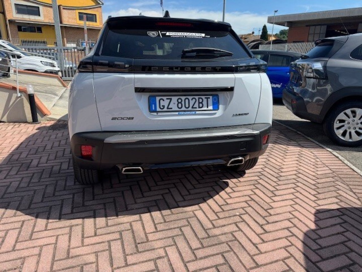 PEUGEOT 2008 2ª serie 2008 Hybrid 136 e-DCS6 GT (4/15)