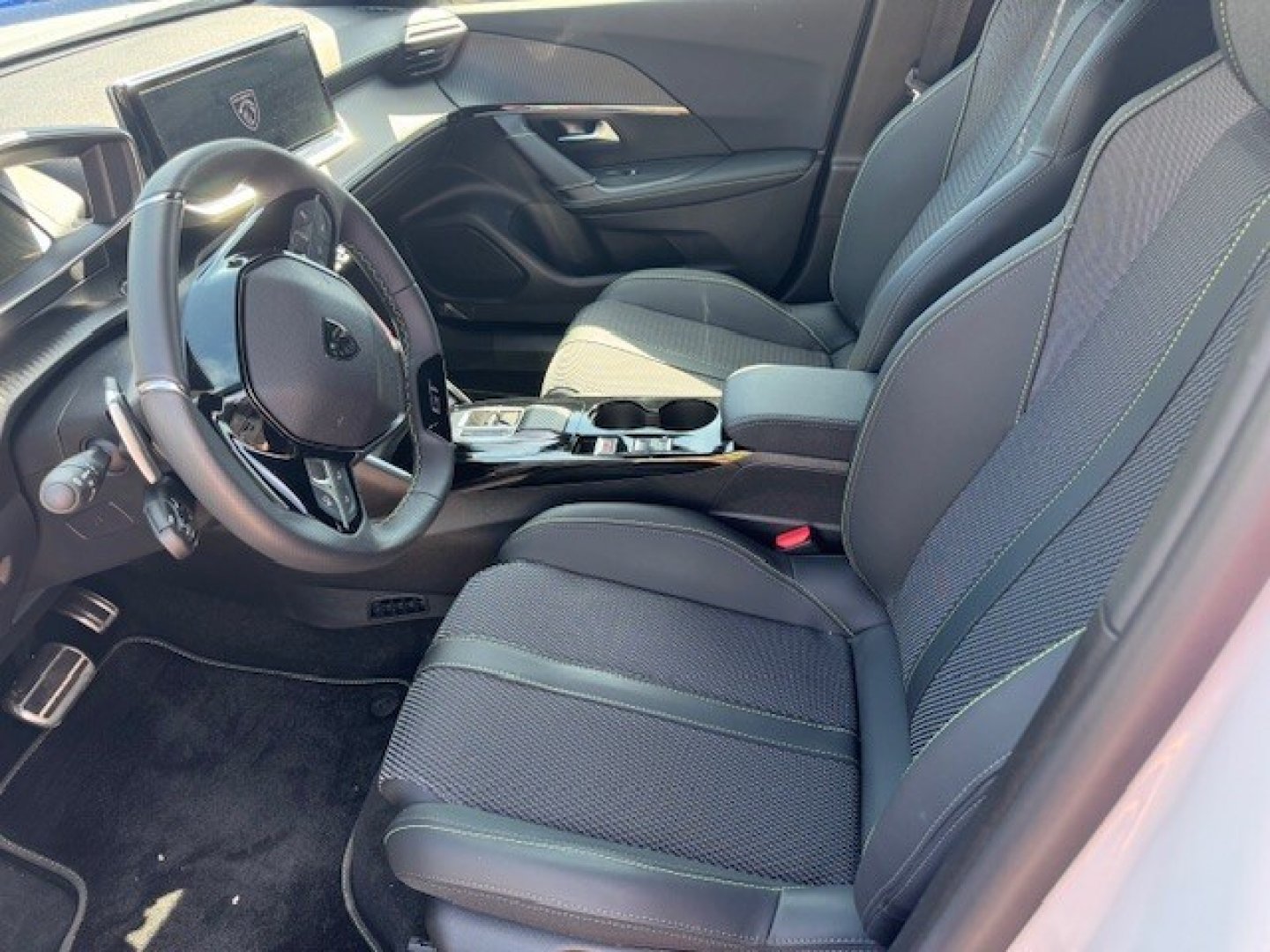 PEUGEOT 2008 2ª serie 2008 Hybrid 136 e-DCS6 GT (8/15)