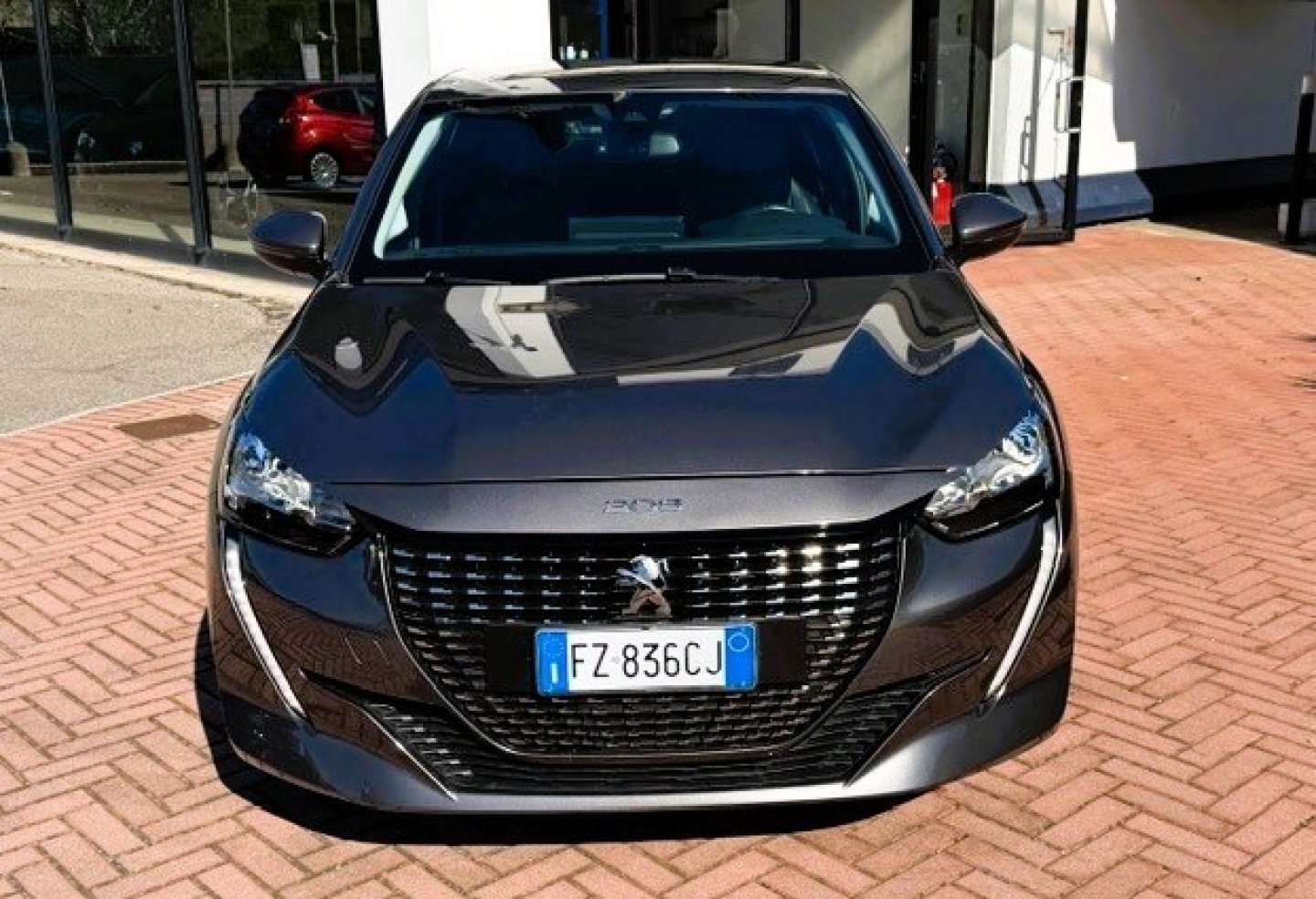 PEUGEOT 208