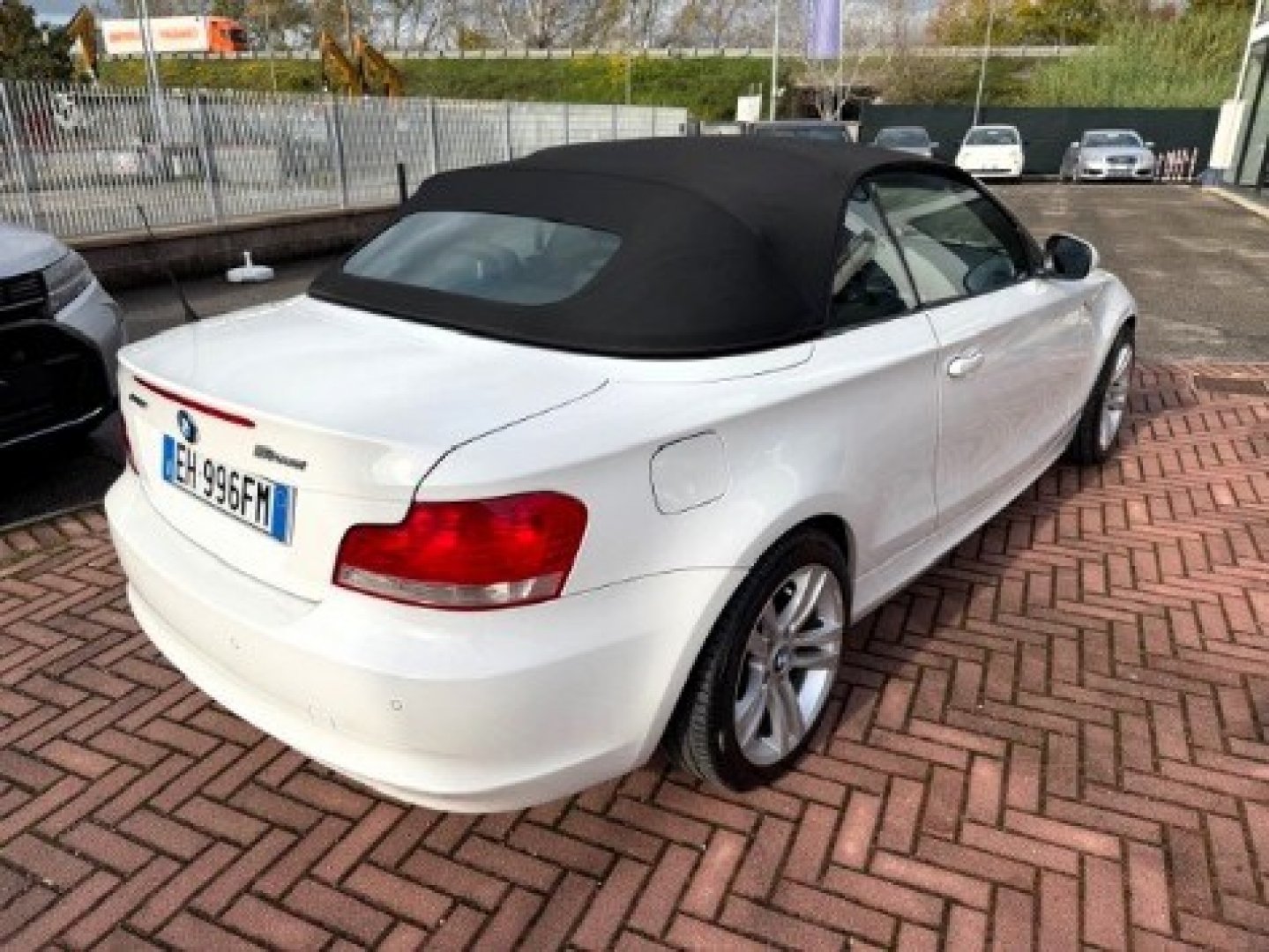 BMW Serie 1 Cabrio(E88) 118d Cabrio Eletta (2/15)