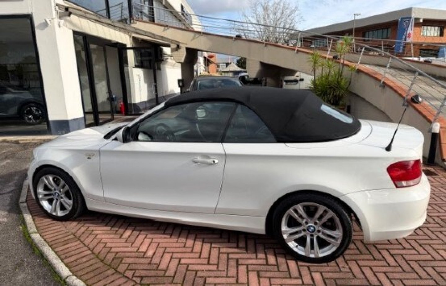 BMW Serie 1 Cabrio(E88) 118d Cabrio Eletta (4/15)