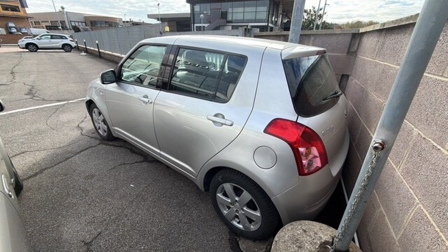 SUZUKI Swift (2005-2010) Swift 1.3 DDiS 75CV 5p. GL (1/7)