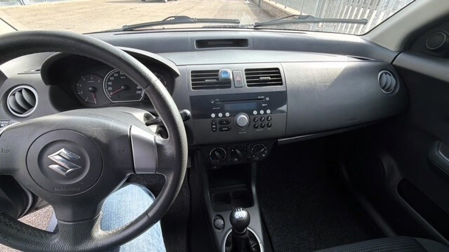 SUZUKI Swift (2005-2010) Swift 1.3 DDiS 75CV 5p. GL (2/7)