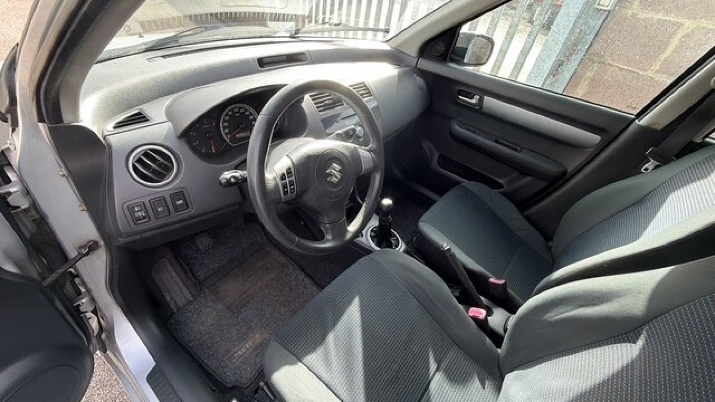 SUZUKI Swift (2005-2010) Swift 1.3 DDiS 75CV 5p. GL (3/7)
