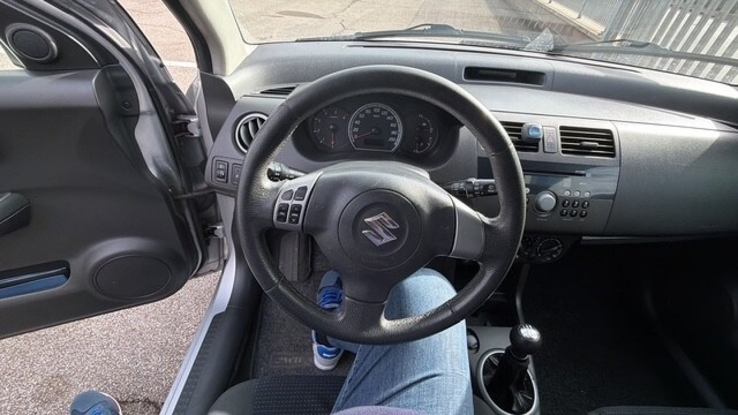 SUZUKI Swift (2005-2010) Swift 1.3 DDiS 75CV 5p. GL (4/7)