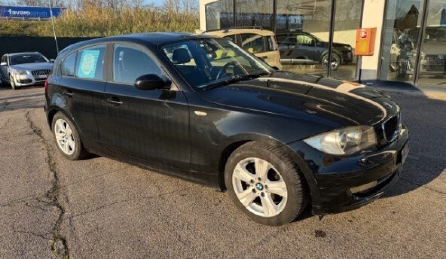 BMW Serie 1 (E87) 118d cat 5 porte Attiva DPF (1/13)