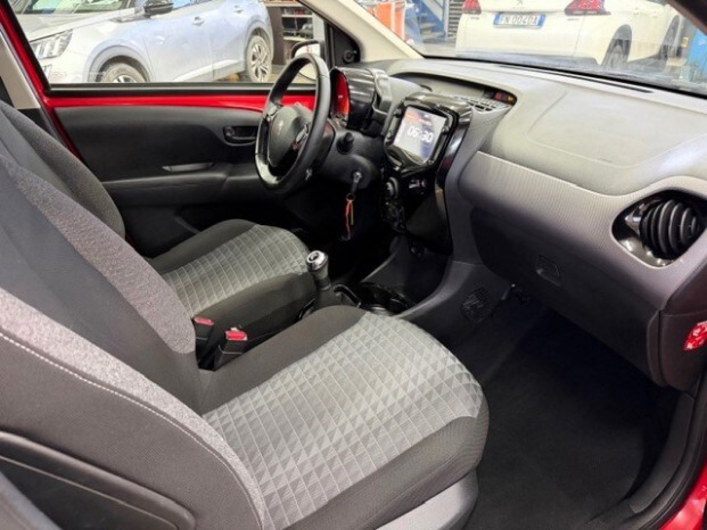 PEUGEOT 108 VTi 72 S&S 5 porte Style TOP! (7/15)