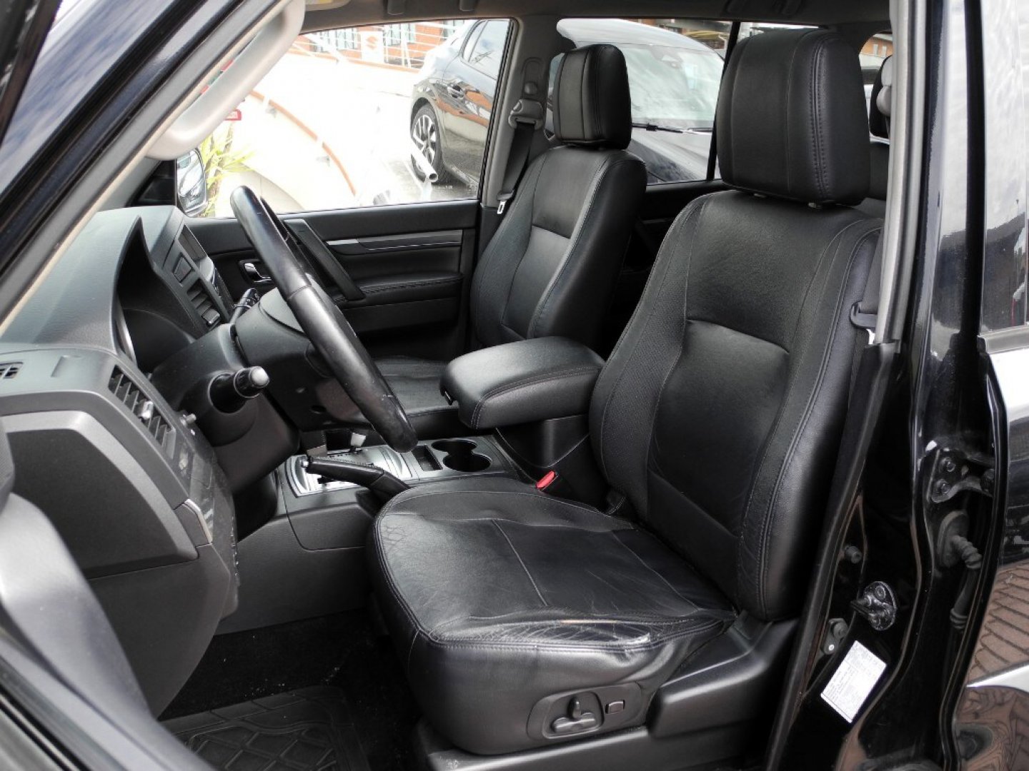 MITSUBISHI Pajero (2006-2009) Pajero 3.2 DI-D 16V aut. 5p. Instyle DPF (9/21)