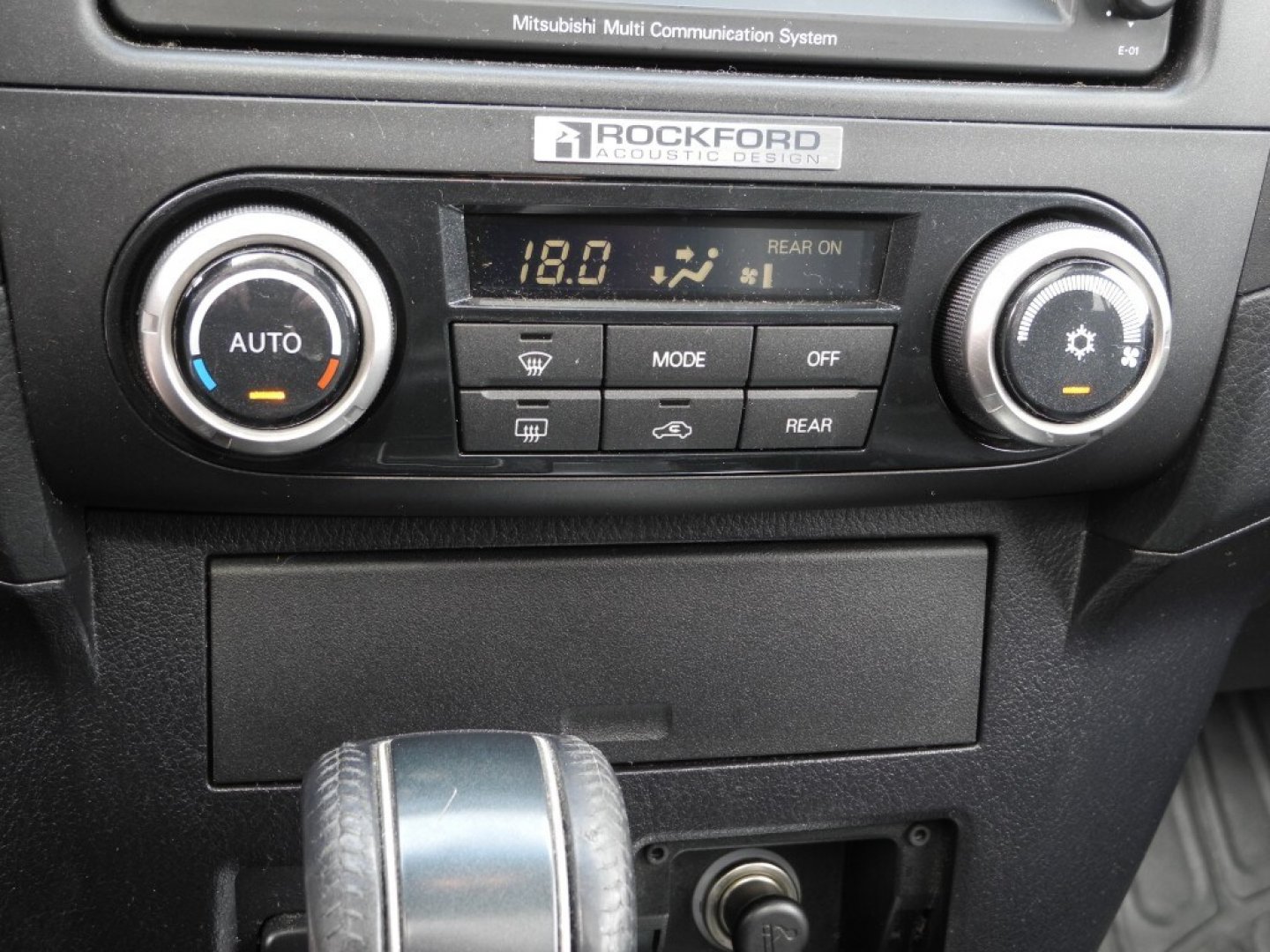 MITSUBISHI Pajero (2006-2009) Pajero 3.2 DI-D 16V aut. 5p. Instyle DPF (13/21)