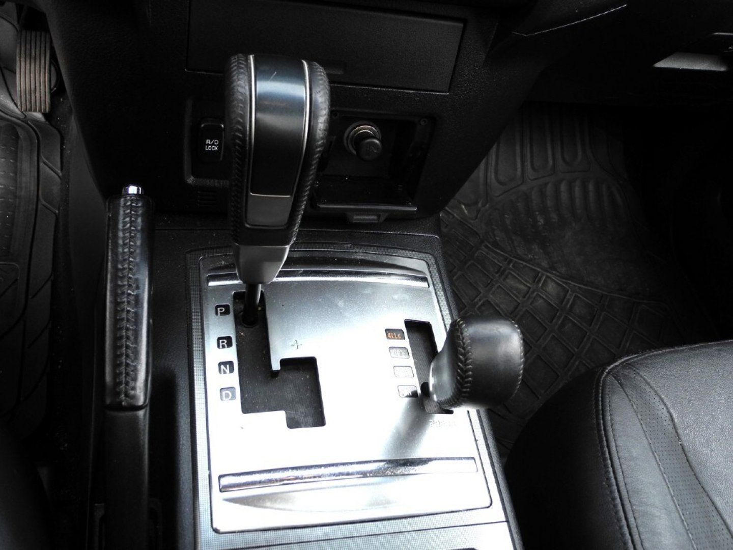 MITSUBISHI Pajero (2006-2009) Pajero 3.2 DI-D 16V aut. 5p. Instyle DPF (14/21)