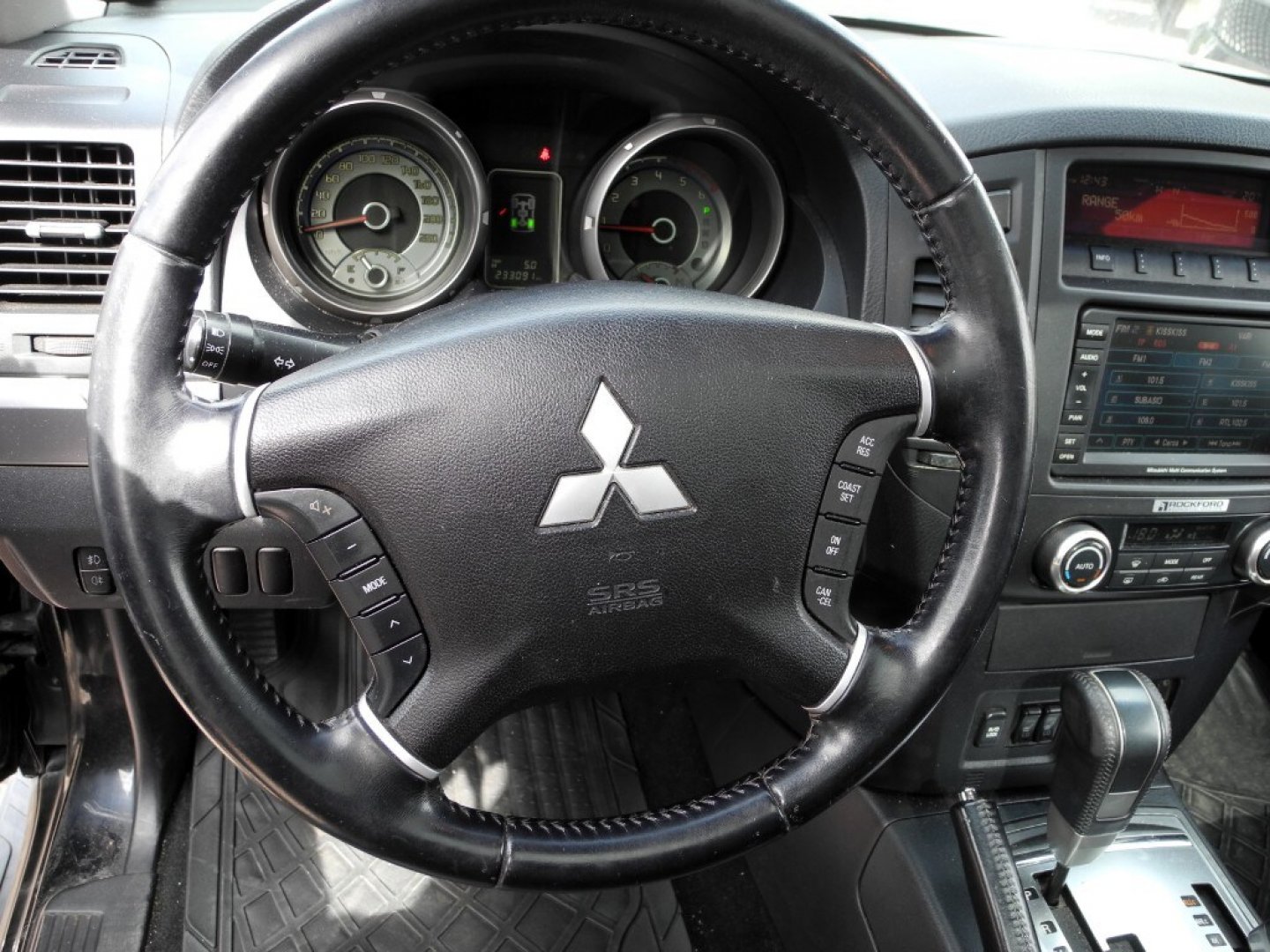 MITSUBISHI Pajero (2006-2009) Pajero 3.2 DI-D 16V aut. 5p. Instyle DPF (15/21)