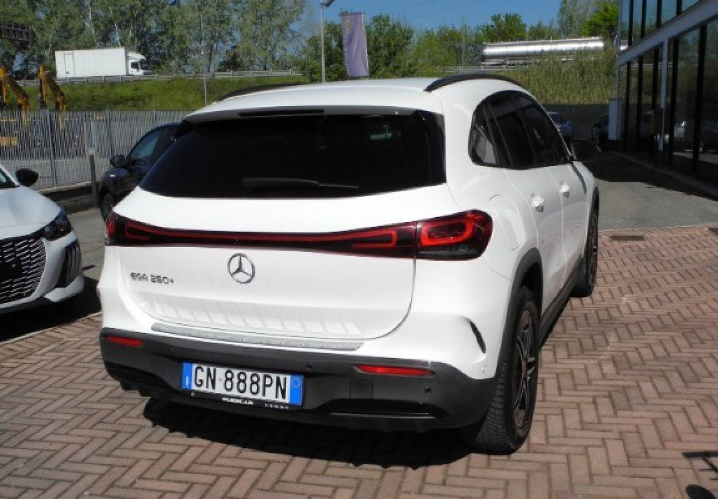 MERCEDES EQA (H243) EQA 250+ Sport (18/30)