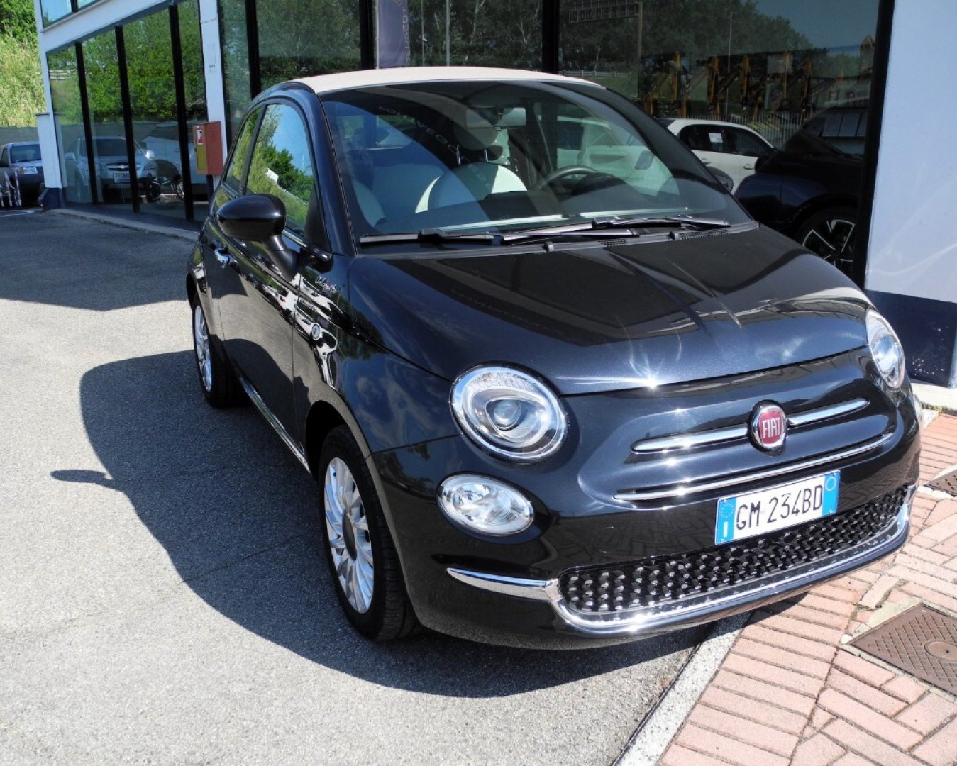 FIAT 500 (2015-2024) 500 C 1.0 Hybrid Dolcevita (1/17)