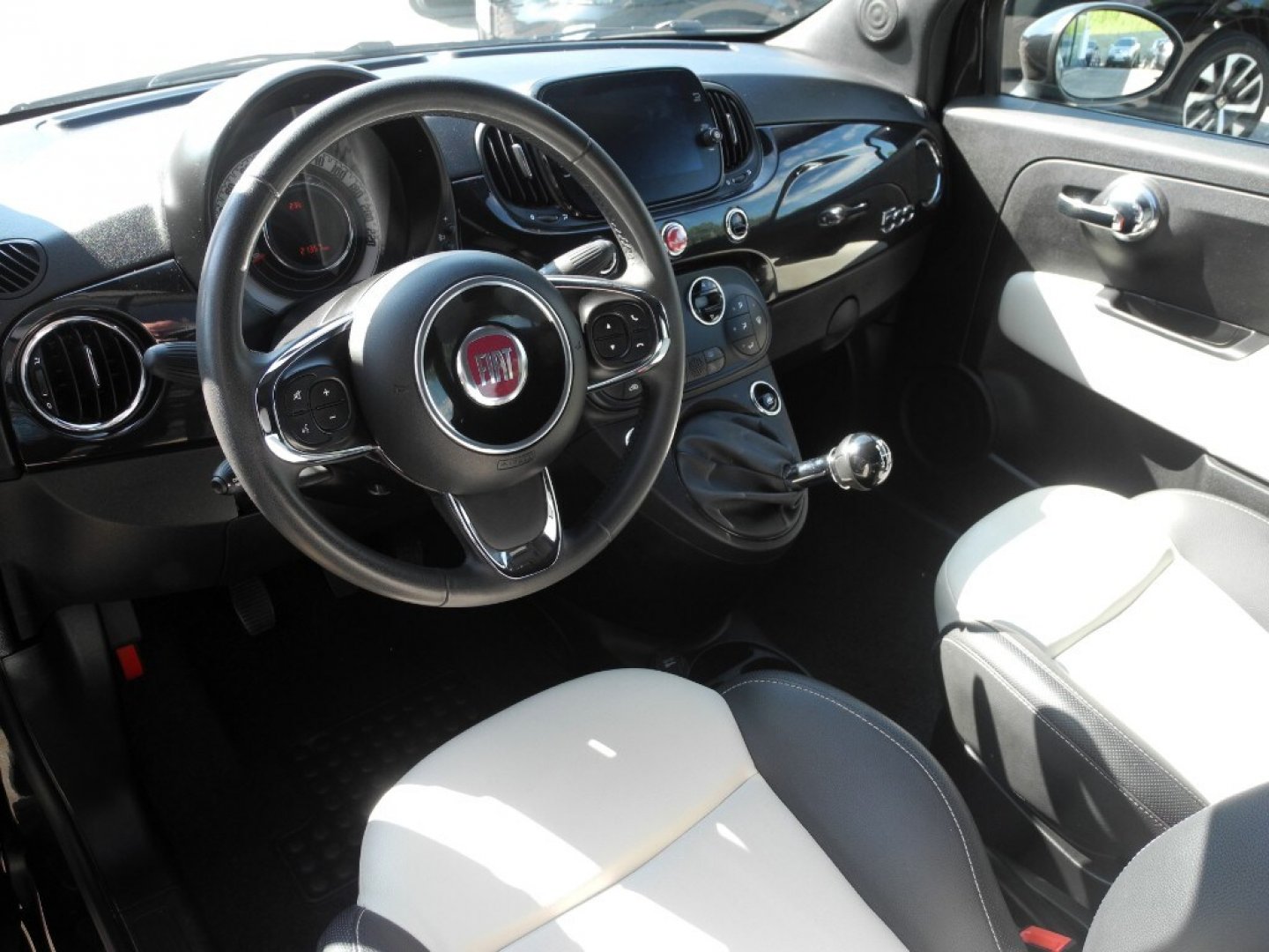 FIAT 500 (2015-2024) 500 C 1.0 Hybrid Dolcevita (10/17)