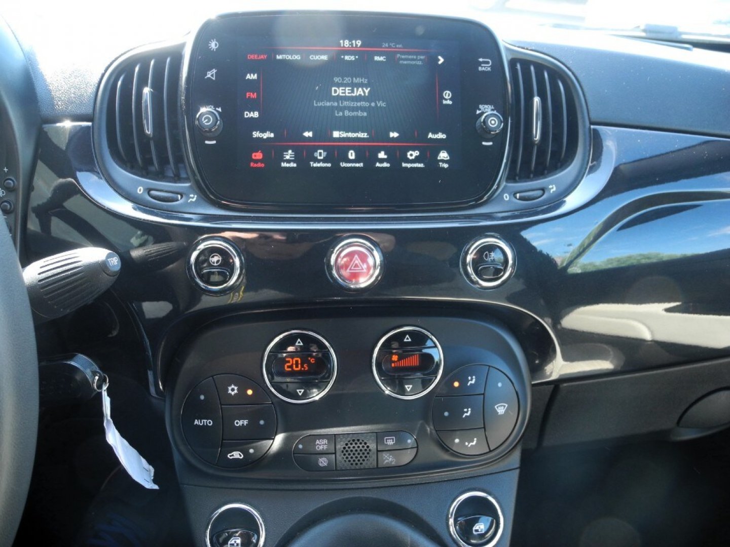 FIAT 500 (2015-2024) 500 C 1.0 Hybrid Dolcevita (11/17)