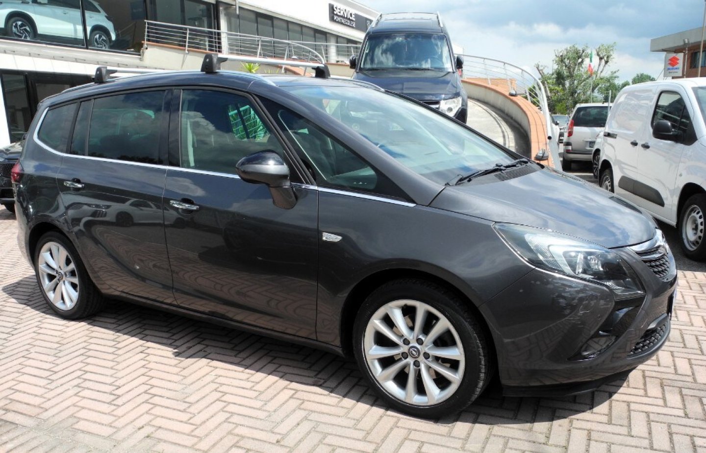 OPEL Zafira 3ª serie Zafira Tourer 2.0 CDTi 165CV S&S Cosmo (2/12)