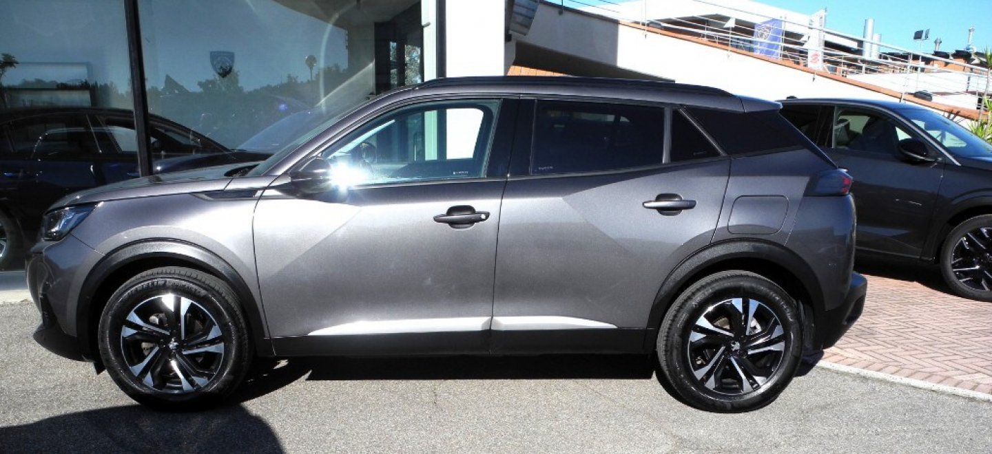 PEUGEOT 2008 2ª serie 2008 PureTech 130 S&S Allure (2/21)