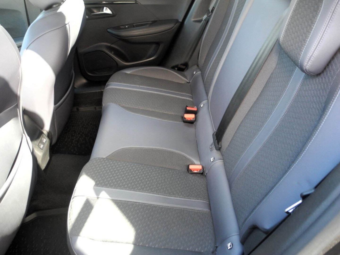 PEUGEOT 2008 2ª serie 2008 PureTech 130 S&S Allure (18/21)