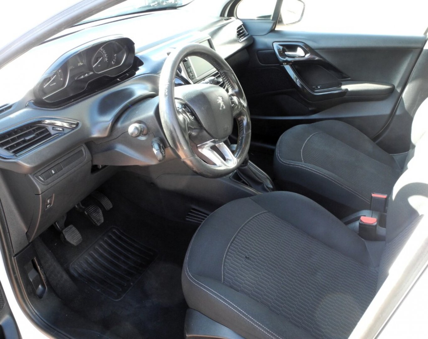 PEUGEOT 208 1° serie BlueHDi 75 5 porte Active (9/14)