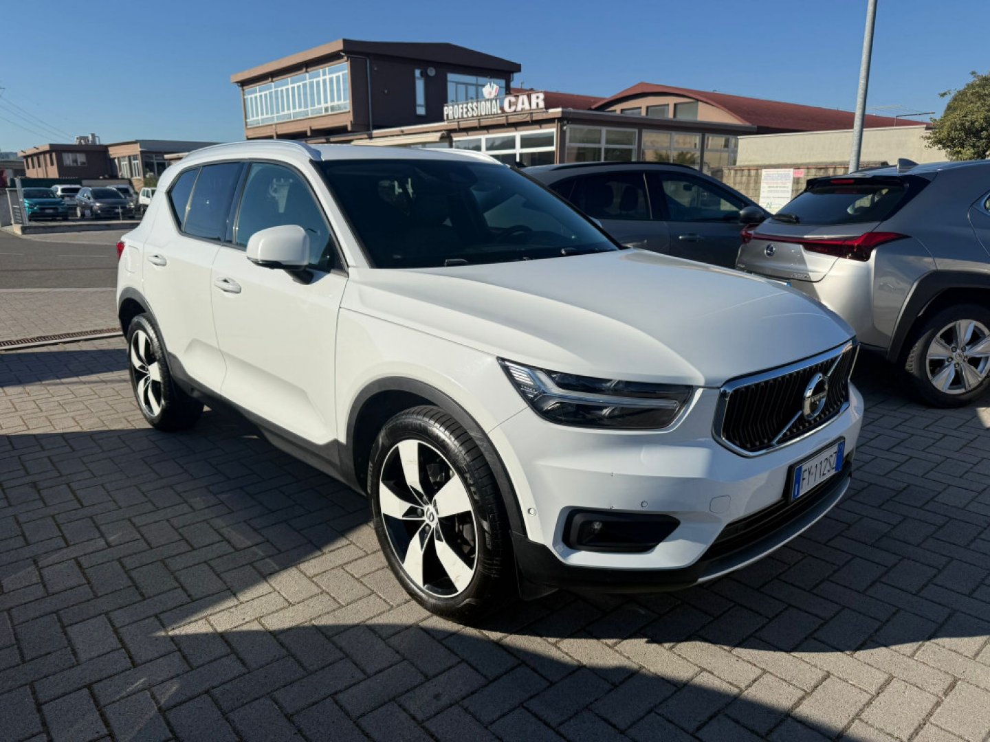 VOLVO XC40 (2017-->) XC40 D3 AWD Geartronic Momentum
