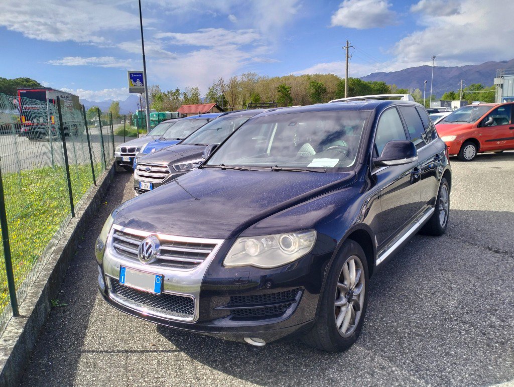 VOLKSWAGEN Touareg