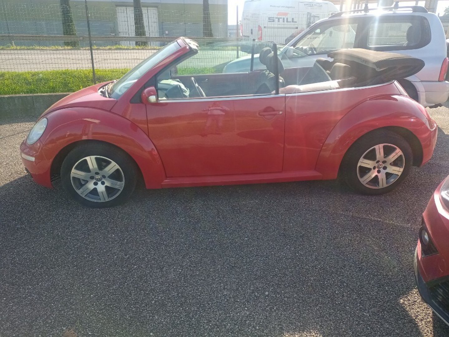 VOLKSWAGEN New Beetle