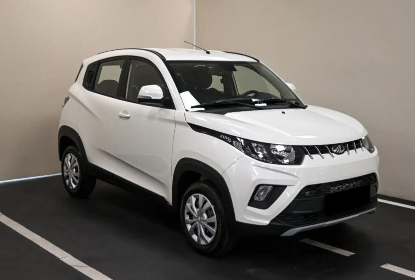 MAHINDRA KUV100
